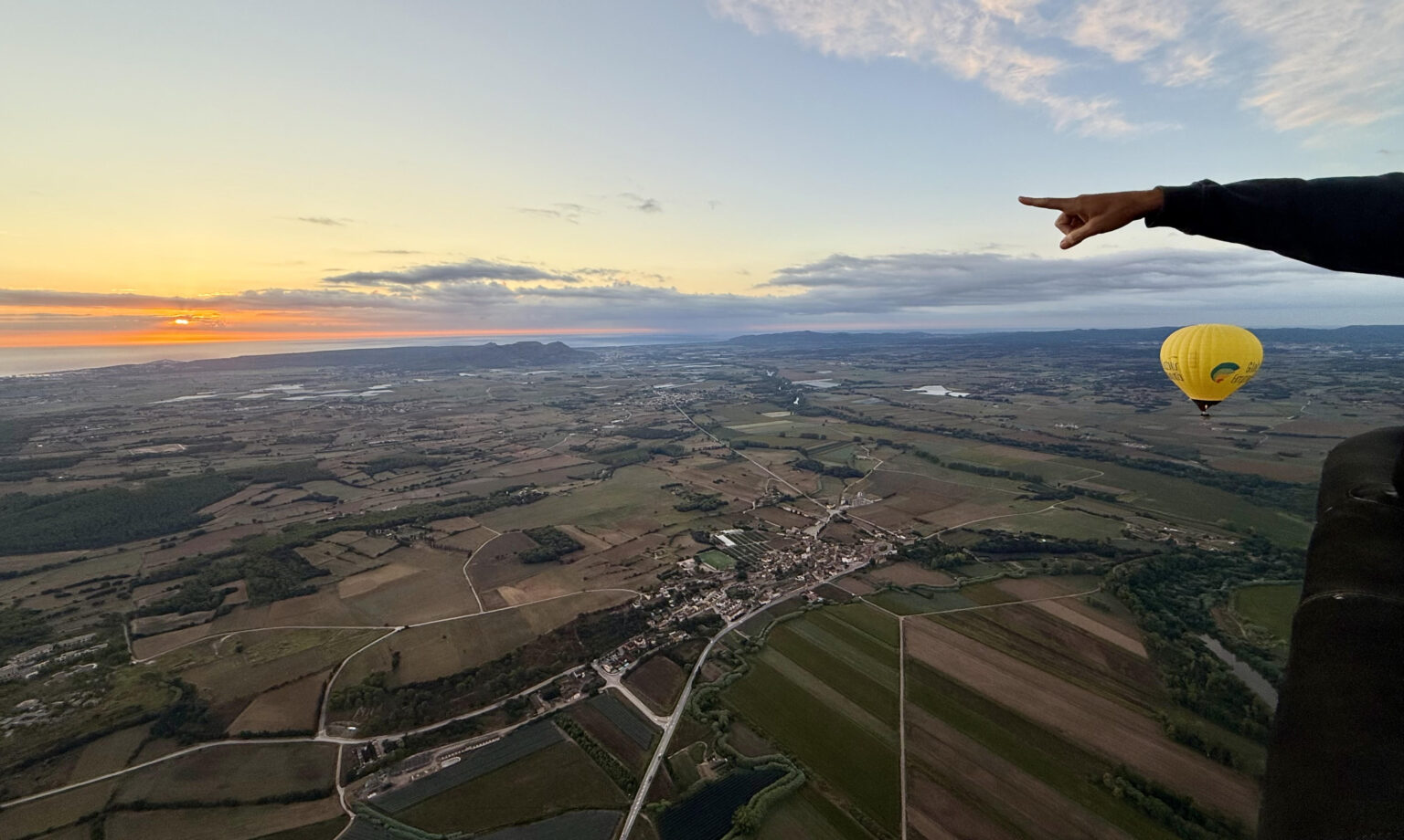 Vuela en globo compartido en Girona con reserva online fácil y rápida